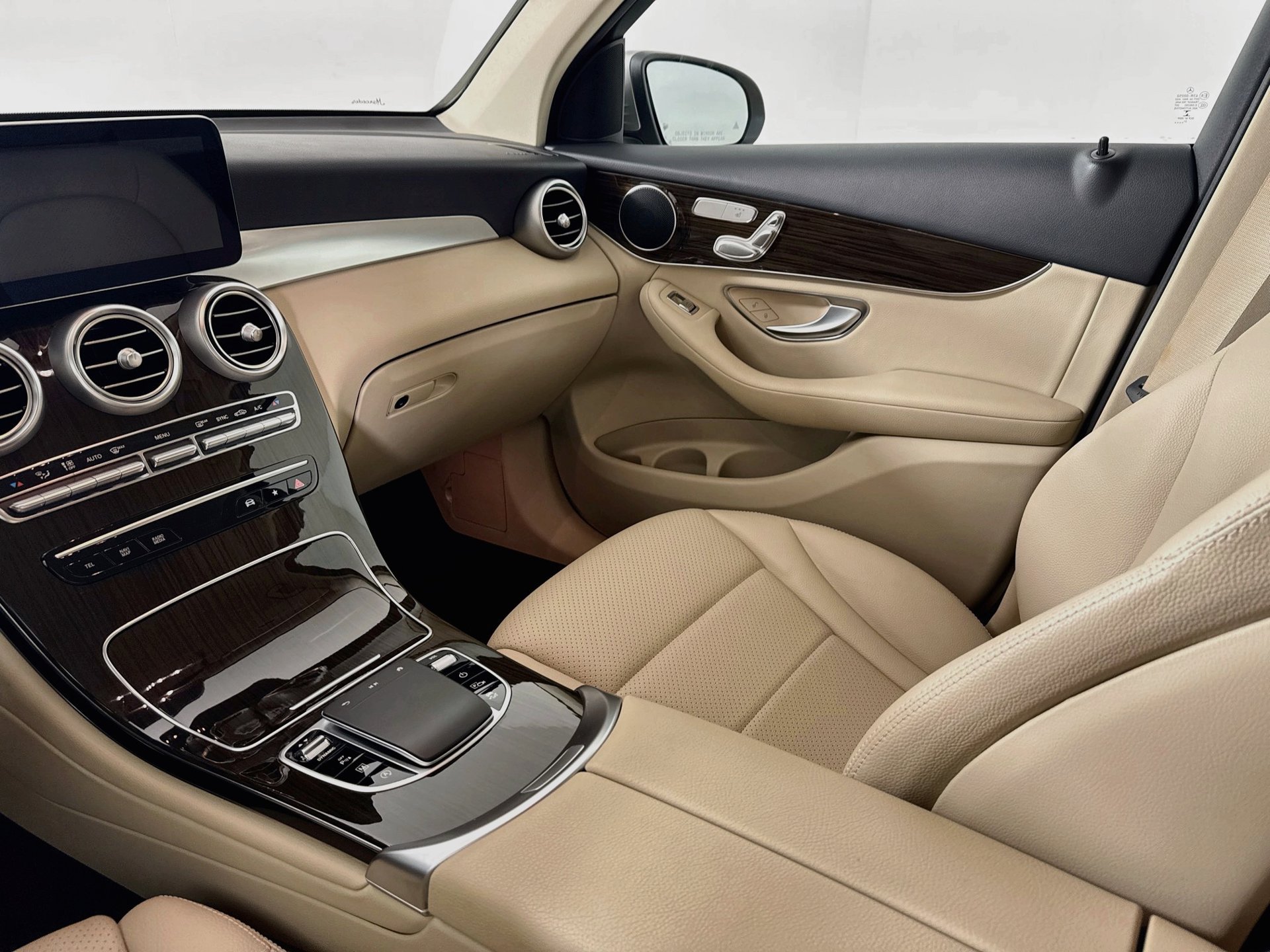 Certified 2022 Mercedes-Benz GLC 300 image 23