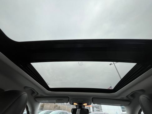 Used 2019 Jeep Cherokee Limited image 15