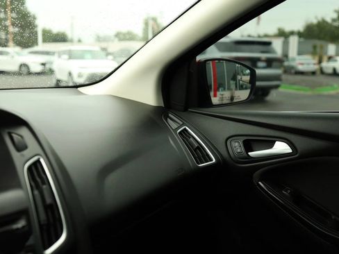 Used 2017 Ford Focus Titanium FWD image 28