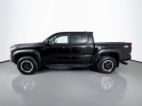Certified 2024 Toyota Tacoma TRD Off-Road AWD/4WD image 4