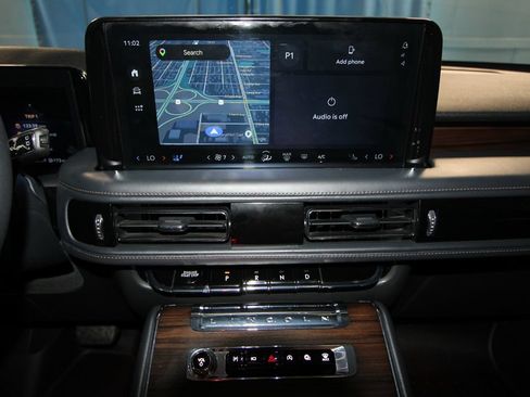 Used 2025 Lincoln Aviator Reserve w/ Luxury Package AWD/4WD image 16