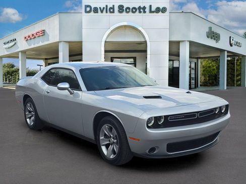 Used 2020 Dodge Challenger SXT image 3
