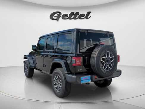 Used 2025 Jeep Wrangler Unlimited Sahara AWD/4WD image 7