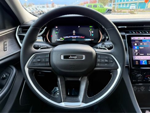 Used 2023 Jeep Grand Cherokee 4WD 4xe image 14