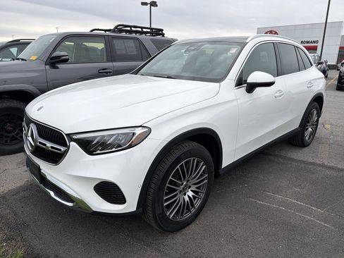Used 2025 Mercedes-Benz GLC 300 4MATIC image 4