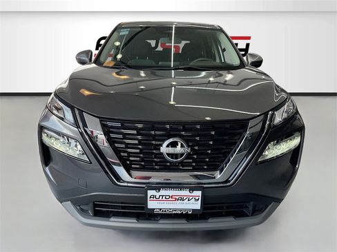 Used 2023 Nissan Rogue SV image 2