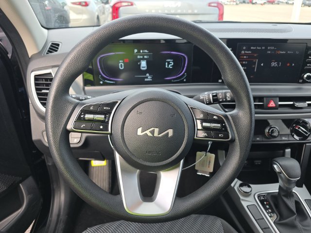Used 2026 Kia Seltos LX FWD image 6