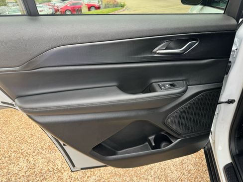 Used 2025 Jeep Grand Cherokee L Laredo w/ Luxury Tech Group I image 35