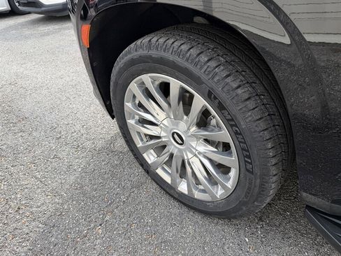 Used 2021 Cadillac Escalade Premium Luxury image 13