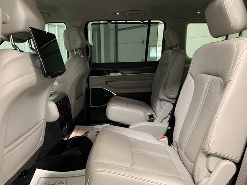 Used 2023 Jeep Wagoneer Series III w/ Rear Seat Video Group 1 image 19