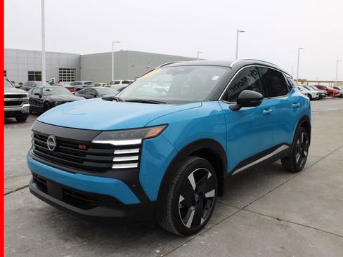 Certified 2025 Nissan Kicks SR w/ Illumination Package image 3