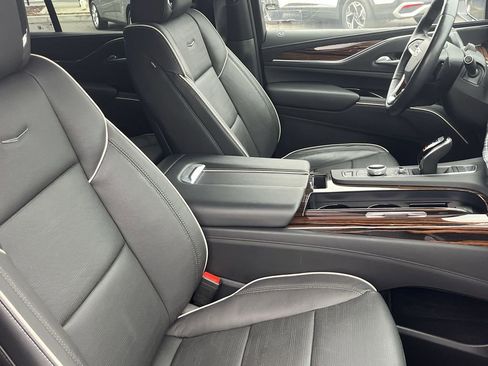 Used 2023 Cadillac Escalade Premium Luxury image 21