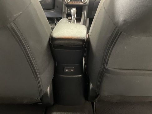 Used 2022 Nissan Versa SR image 19