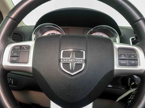 Used 2016 Dodge Grand Caravan SXT w/ UConnect Hands-Free Group image 24