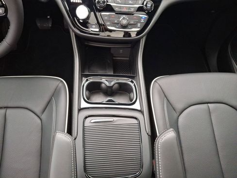 New 2026 Chrysler Pacifica Limited w/ S Appearance Package image 13