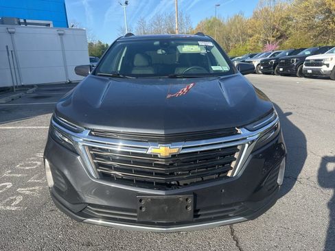 Used 2023 Chevrolet Equinox LT image 2