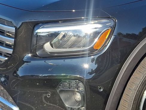 Used 2025 Mercedes-Benz GLB 250 4MATIC image 9