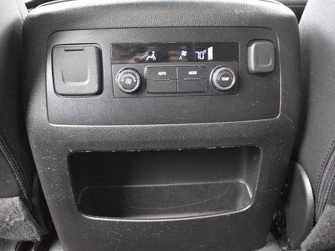 Used 2020 Chevrolet Suburban LT image 27