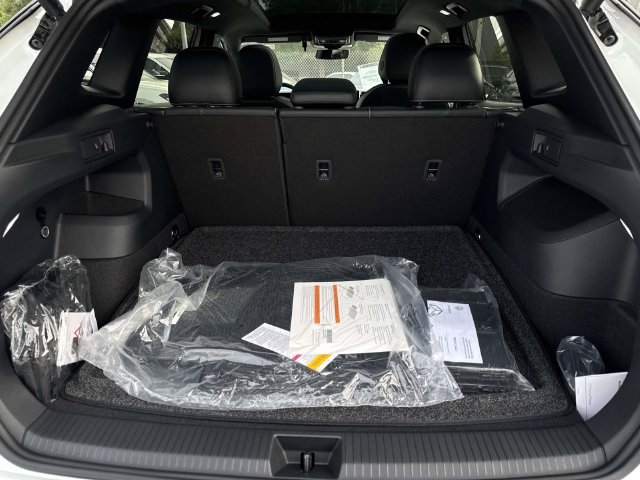 New 2026 Volkswagen Tiguan SE R-Line FWD image 6