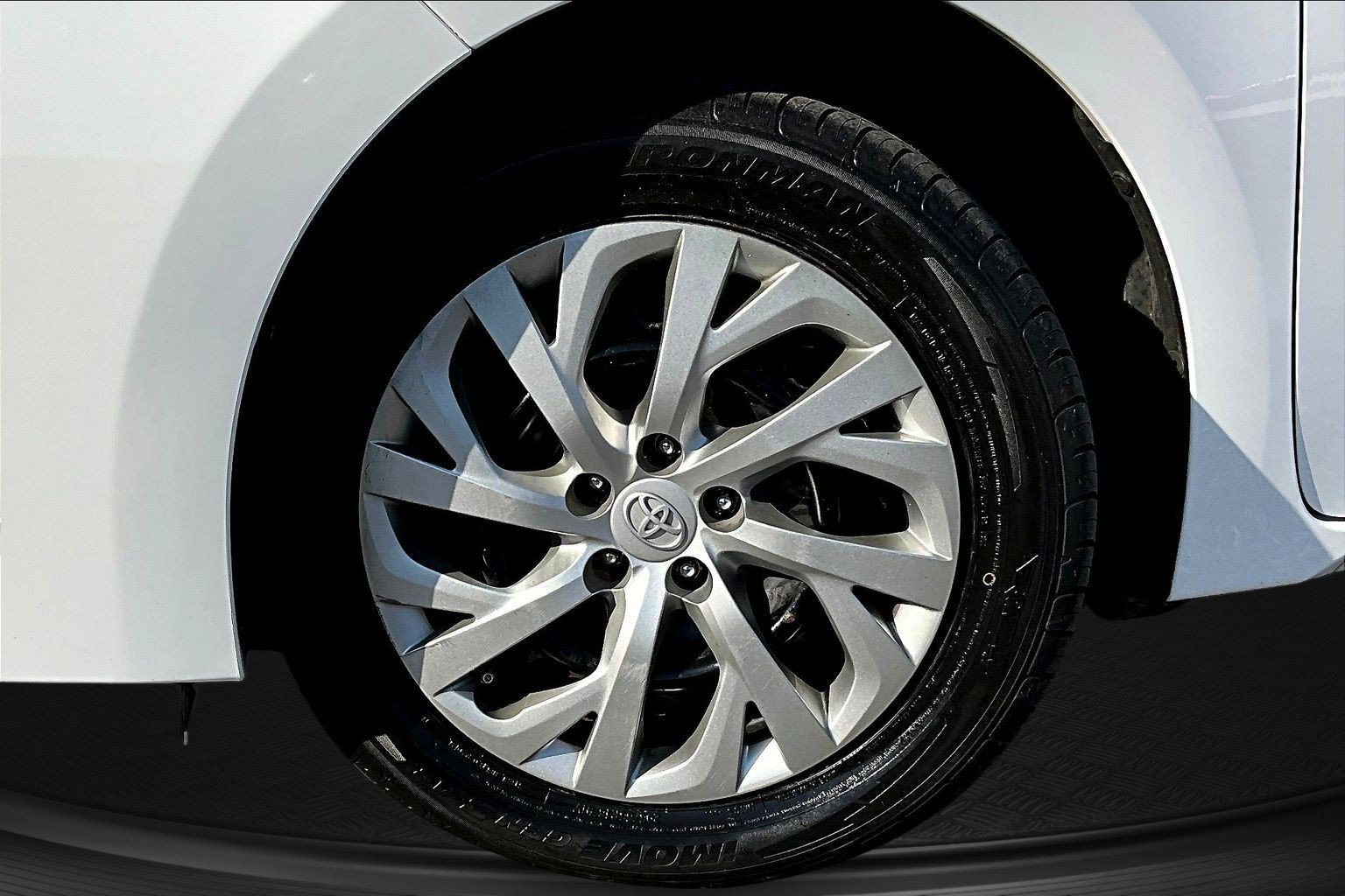 Used 2017 Toyota Corolla LE FWD image 29