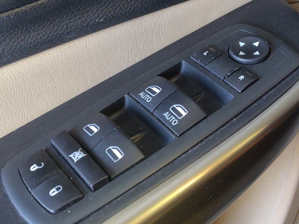Used 2021 Jeep Cherokee Latitude FWD image 27