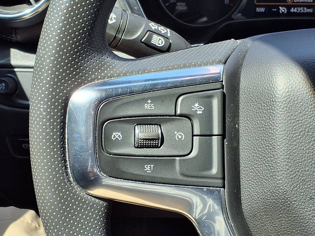 Used 2025 Chevrolet Blazer LT FWD image 14