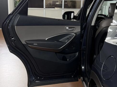 Used 2017 Hyundai Santa Fe AWD image 32