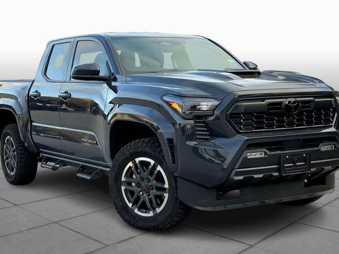 Used 2025 Toyota Tacoma TRD Sport AWD/4WD image 3