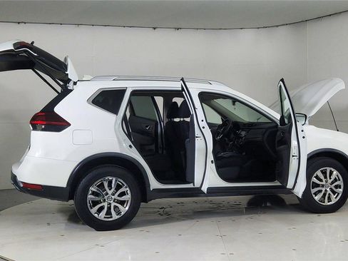 Used 2020 Nissan Rogue SV image 12