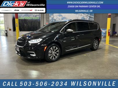 Used 2023 Chrysler Pacifica Pinnacle