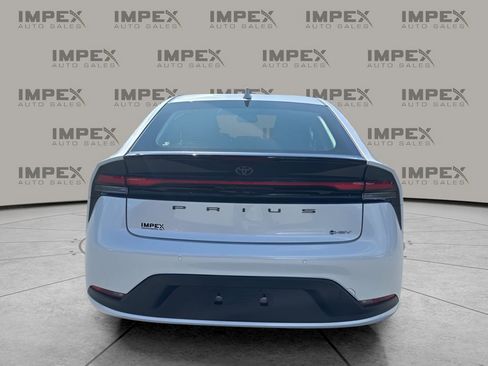 Used 2025 Toyota Prius XLE image 4