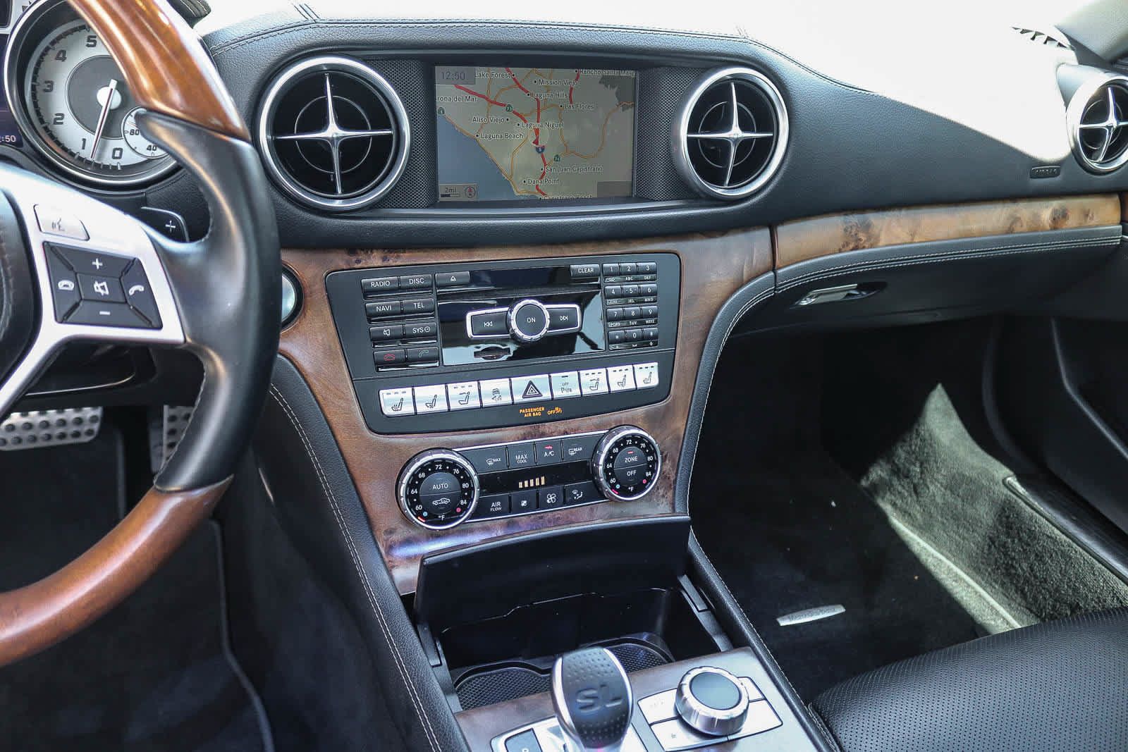Used 2016 Mercedes-Benz SL 550 w/ Driver Assistance Package image 11