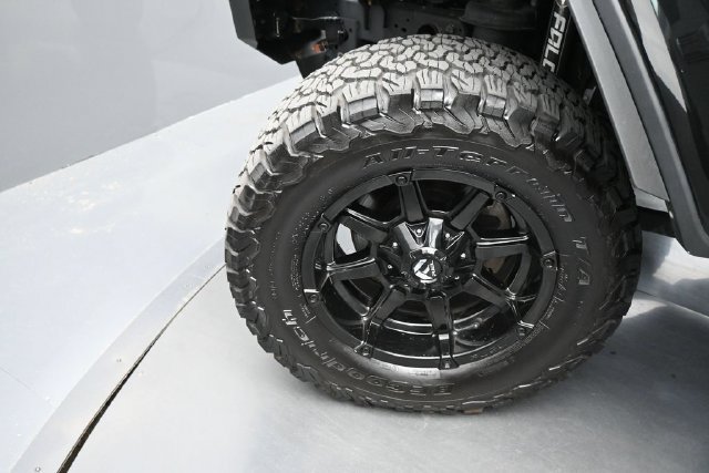 Used 2022 Jeep Gladiator Rubicon w/ Dual Top Group AWD/4WD image 27