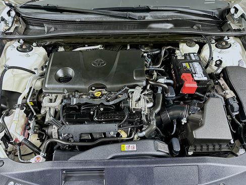 Used 2020 Toyota Camry LE image 32