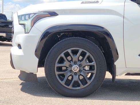 Used 2024 Toyota Sequoia Platinum AWD/4WD image 5