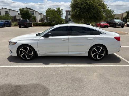 Used 2021 Honda Accord Sport image 2