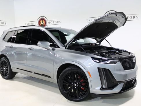 Used 2024 Cadillac XT6 Sport w/ Technology Package AWD/4WD image 35