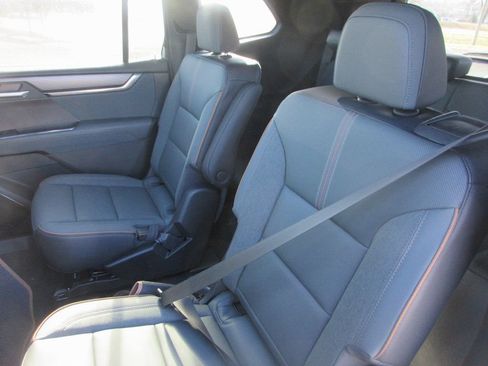 New 2026 GMC Acadia AT4 w/ Luxury Package AWD/4WD image 13
