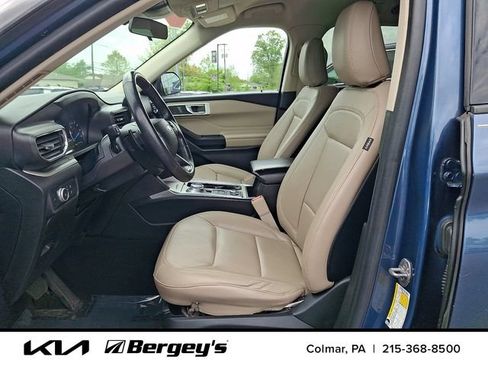 Used 2020 Ford Explorer XLT w/ Equipment Group 202A AWD/4WD image 17