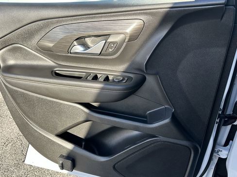 Used 2020 GMC Terrain SLT image 25