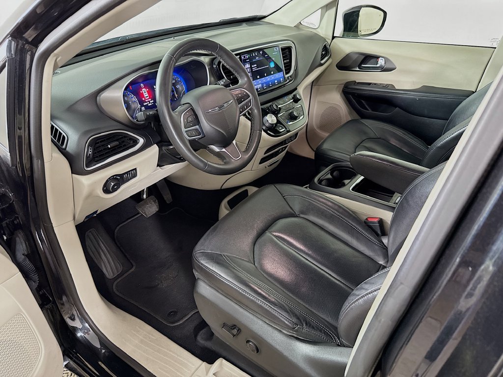 Used 2022 Chrysler Pacifica Touring-L FWD image 22