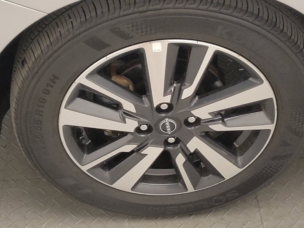 Used 2025 Nissan Versa SV FWD image 31