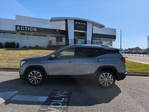 Used 2019 GMC Terrain SLT w/ Preferred Package image 2