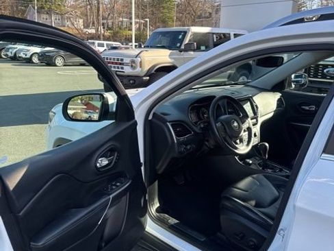 Used 2019 Jeep Cherokee Limited AWD/4WD image 16