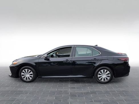 Used 2022 Toyota Camry LE FWD image 4