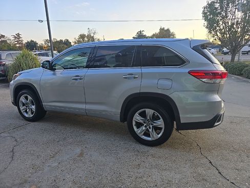Used 2018 Toyota Highlander Limited image 21