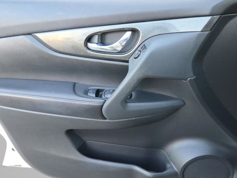 Used 2016 Nissan Rogue SL w/ SL Premium Package image 28