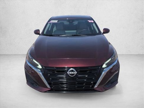 Used 2025 Nissan Altima 2.5 SL image 2