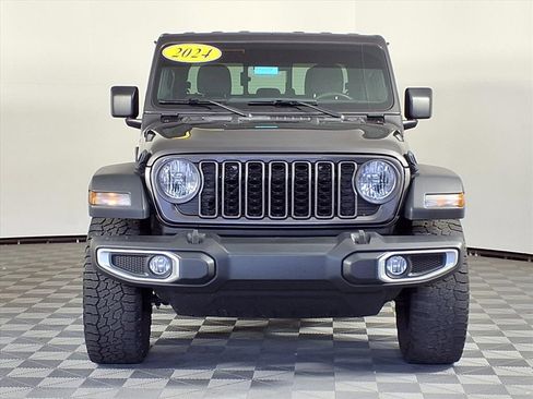 Used 2024 Jeep Gladiator Sport image 2