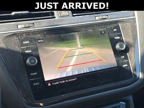 Used 2020 Volkswagen Tiguan SE FWD image 21